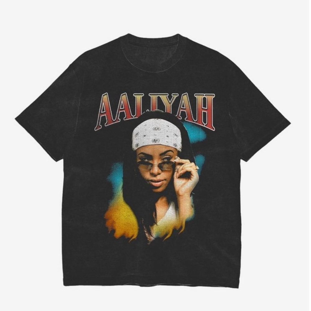 Hot Topic Aaliyah Graphic Tee